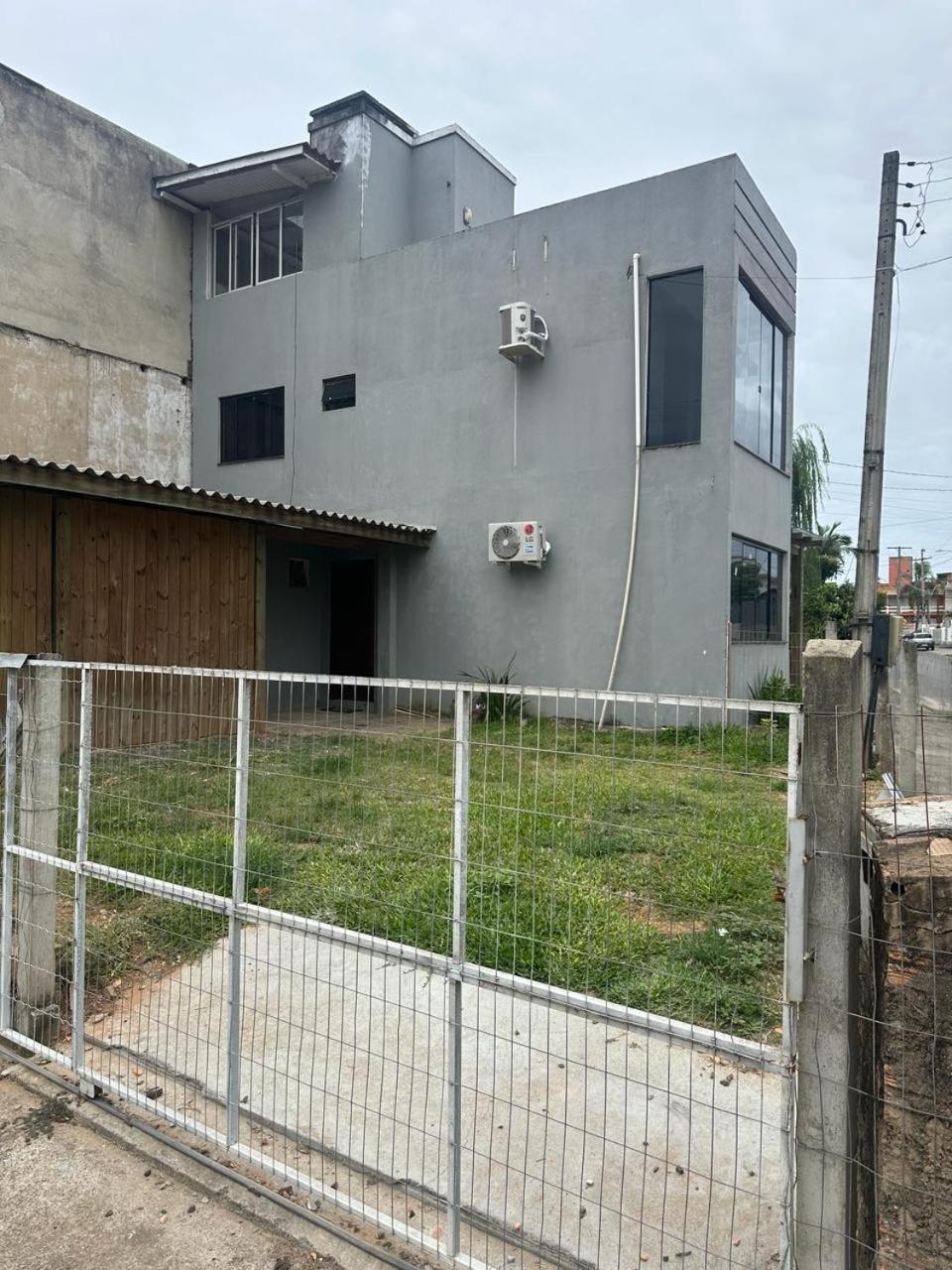 Sobrado Com Terraco E Area De Churrasqueira. Torres Buitenkant foto